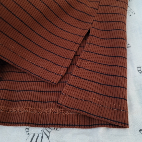 In Loom long sleeves top in rusty brown with blue stripes size small - Picture 6 of 9